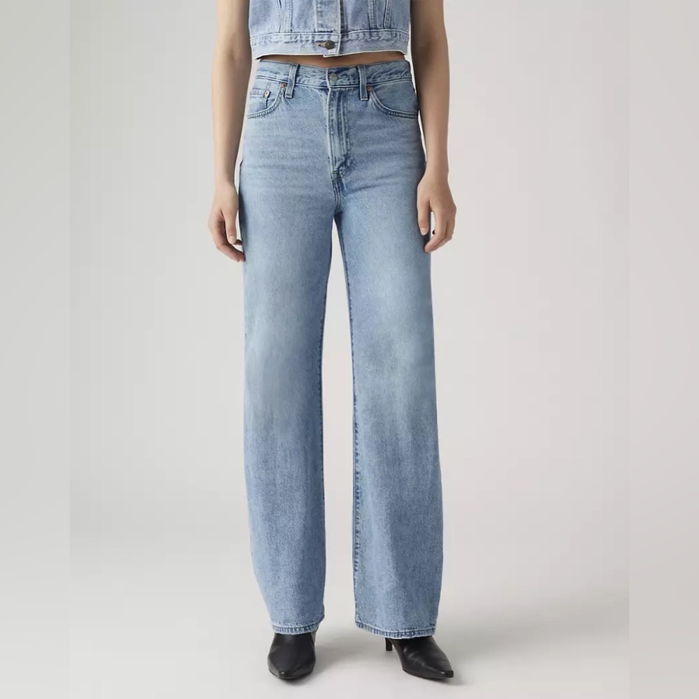 NWT Levi’s Premium Ribcage Wide Leg Jeans w/ Rare Blank Red Tab - Picture 2 of 12